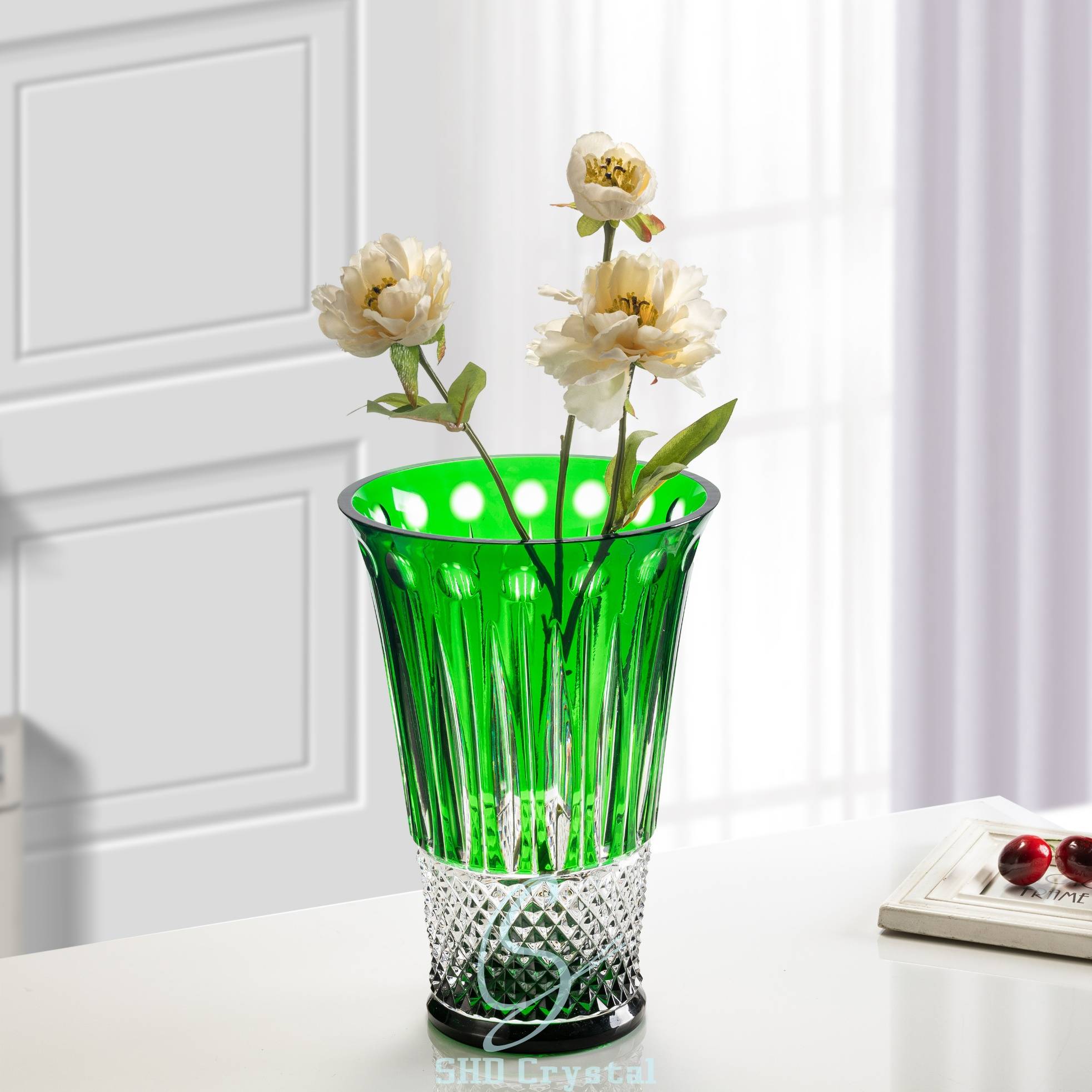 D196*H285 mm Green Leather Engraved Vase