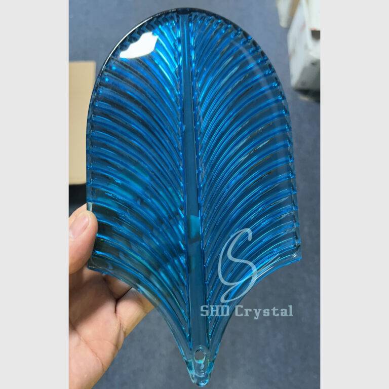colored high-transmittance glass
