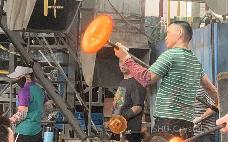 Blown glass lampshade production