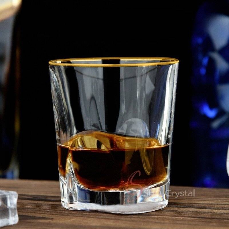 Minimal Straight Wall Rim Gilded Crystal Glass Whiskey Tumbler