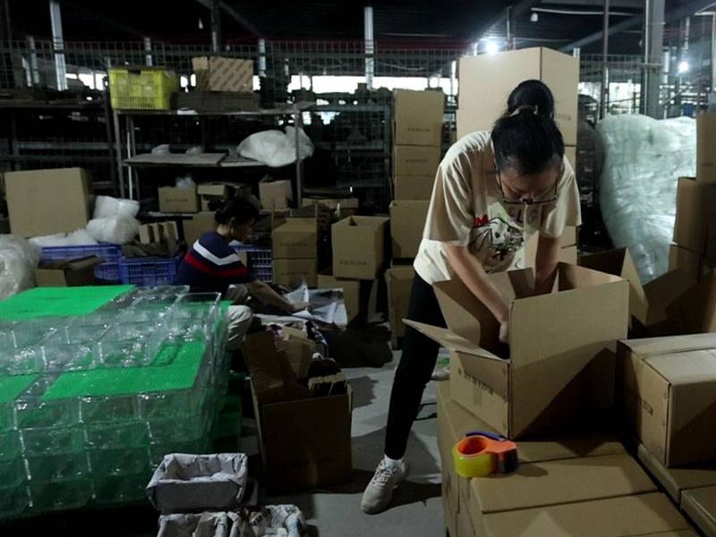 Crystal glass engraving, drilling, polishing, and spray painting services